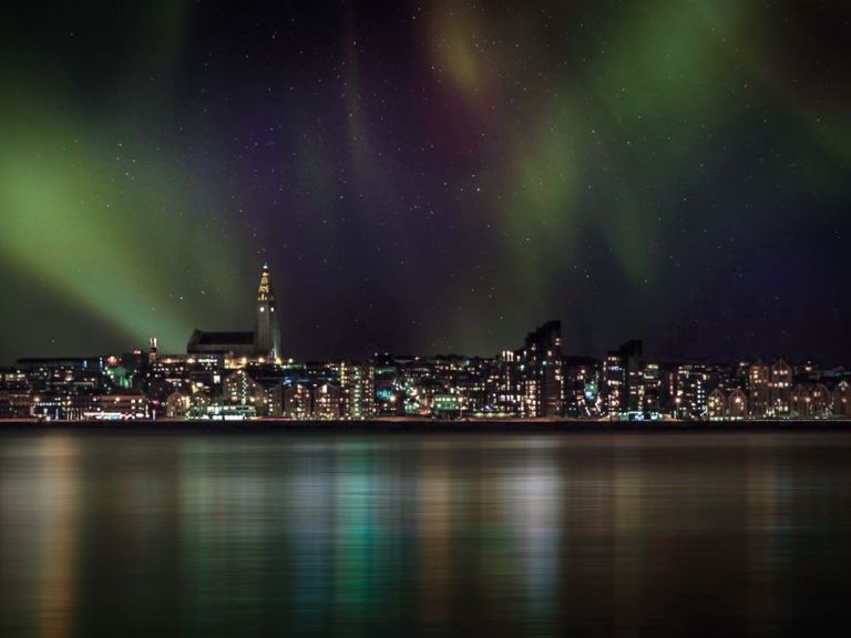 Northern Lights Luxury Yacht Cruise: On this approximately 1,5-2.5 hour tour we encounter many other interesting sights. We cruise along the beautiful coastline and enjoy the city lights from a different view!