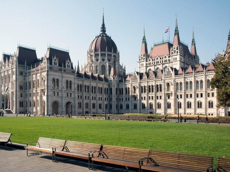 Budapest Grand City Tour.