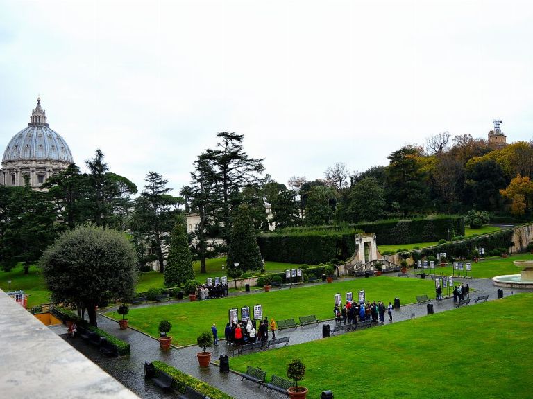 Early Private Tour at Vatican for families.