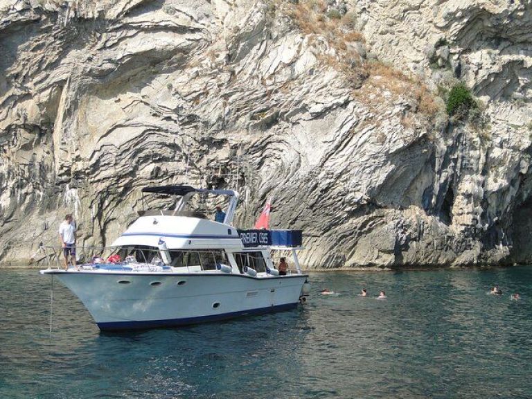 Premier Cruises 4hr Boat Trip inc Drinks, Food, SUP & Snorkel - Port d’Alcudia.