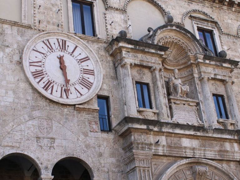 Evening in Ascoli: 2 hours walk ending with digestif Anisetta.