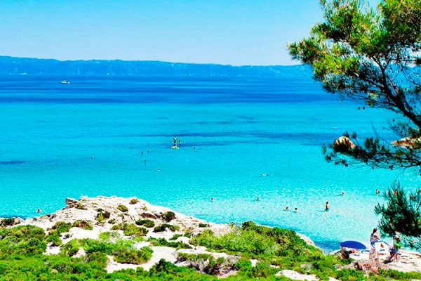 Attractions-in-Halkidiki-Greece: Welcome to the enchanting Halkidiki Peninsula, where breathtaking landscapes, pristine beaches, and rich history await your exploration. Nestled in northern Greece, this picturesque region is an idyllic escape for travelers seeking an unforgettable Mediterranean experience.