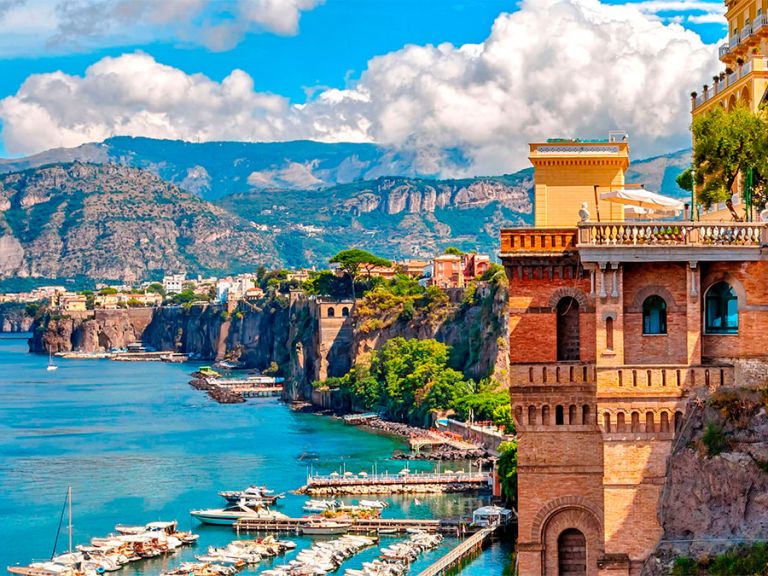 Sorrento Private Transfer from or to Naples Airport, Train Station, Port.