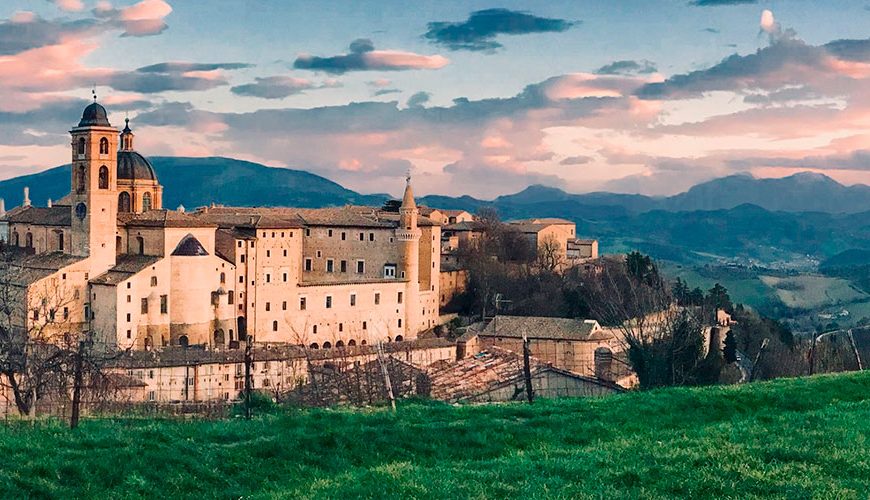 Attractions-in-Urbino-Italy: Welcome to Urbino, a captivating gem nestled in the heart of Italy. Steeped in history and art, this charming city invites you to wander through its medieval streets and immerse yourself in its rich cultural heritage. Prepare to be enchanted by the timeless beauty and artistic wonders that await you in Urbino.