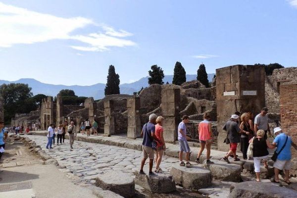 Pompeii Walking Tour from Pompeii [SHARED GROUP TOUR]