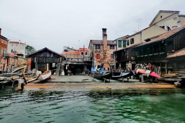 Walk around Venetian shipyards and traditional lagoon boats