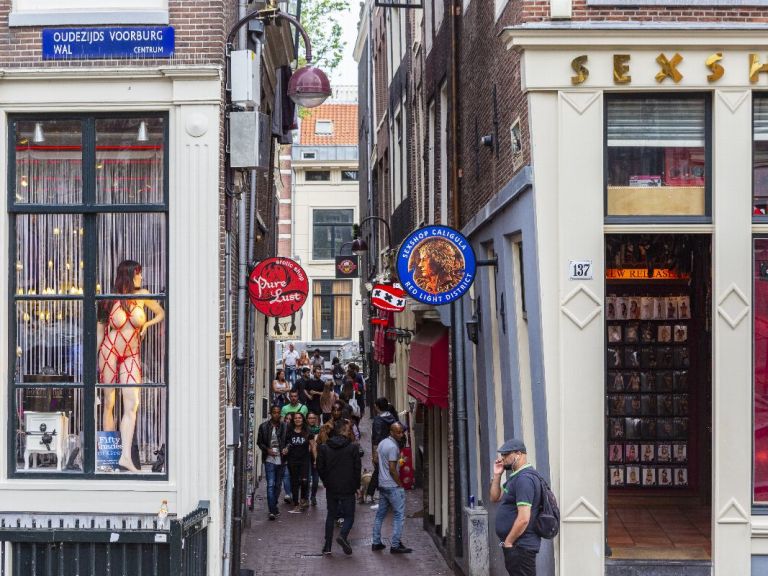 Self-Guided Photography Red Light District Amsterdam Tour.