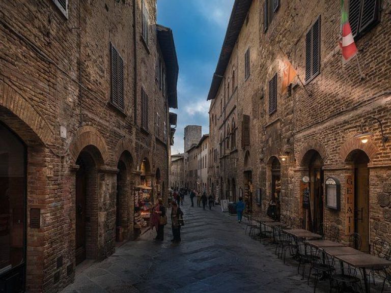 Tuscany Private Full Day from Florence: Siena, San Gimignano and Chianti Wine Tasting.