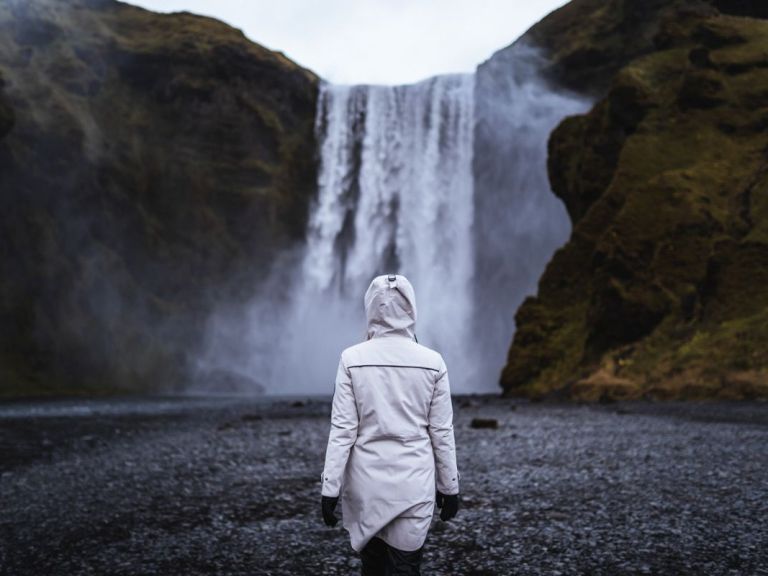 South Coast Private Defender Tour: When it comes to variety, the beauty of Iceland is simply unbeatable. Let the South Coast be the best proof – had you imagined we’d take you to the beach? Endless black sand, otherworldly waterfalls and an unforgettable drive along the most popular volcano Eyjafjallajökull…