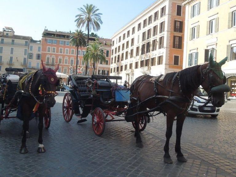 Rome: Piazza del Popolo, Fashion District, Spanish Steps, Tasting & Walking Tour.