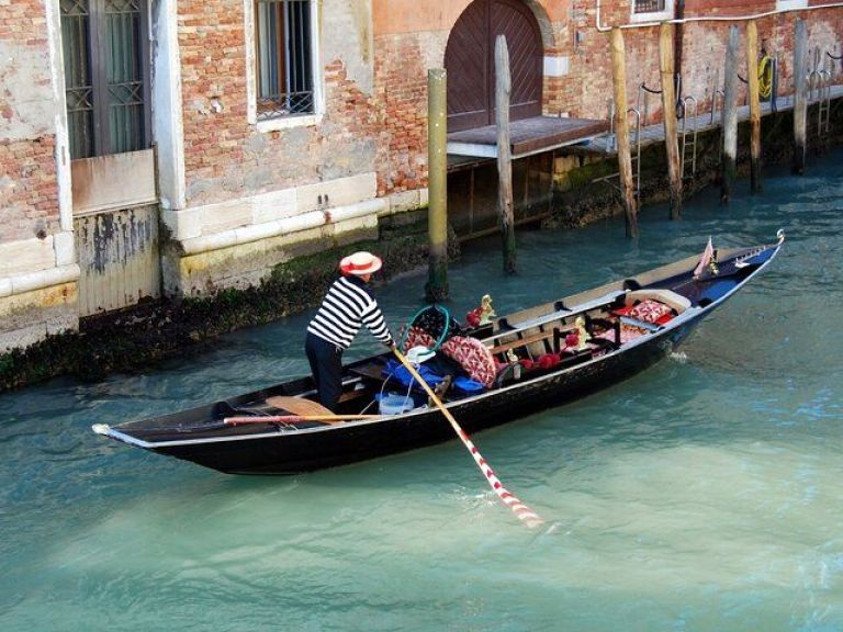 Walk around Venetian shipyards and traditional lagoon boats.