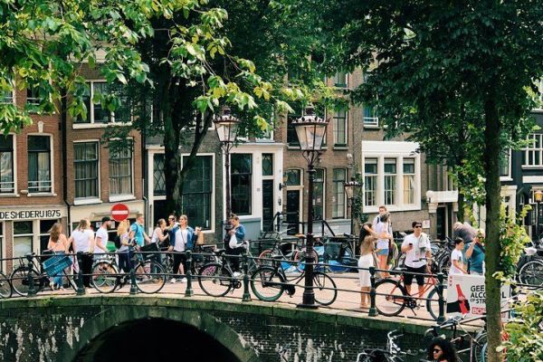 Amsterdam walking tour: first acquaintance with the city