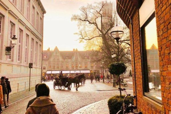 Explore Bruges with a Local + chocolate tasting