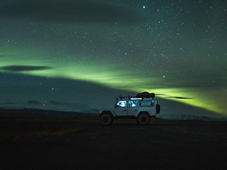 Northern Lights 4×4: Travel is all about collecting memories and the most breathtaking moments are provided by nature. Her wonders give you the reason to explore the most far-flung corners of the world. When in Iceland, make sure to catch a glimpse of a Roman goddess of dawn, Aurora, dancing in an epic spectacle of Northern Lights.