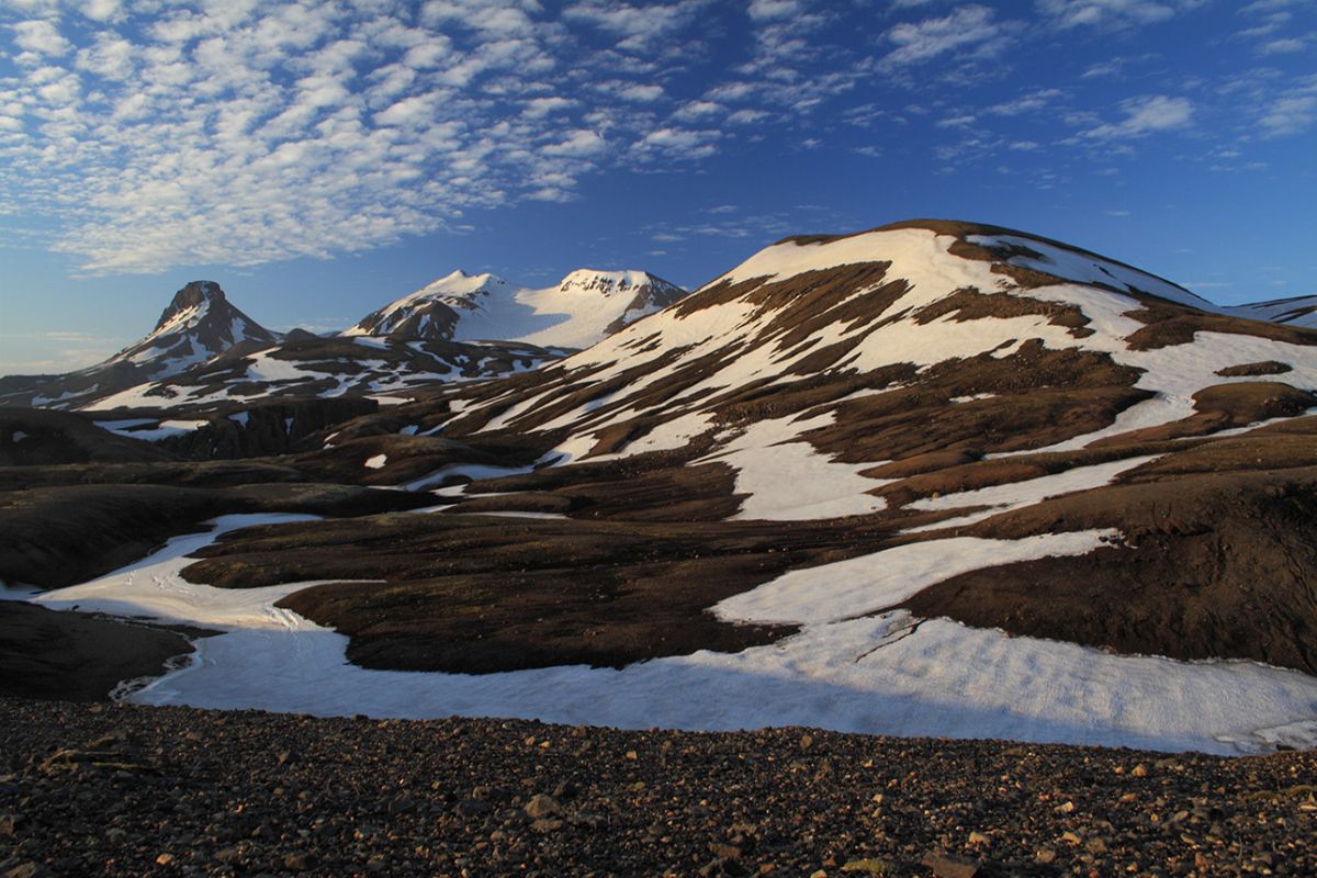 Kjölur & Golden Circle: A unique experience of awesome and untouched wilderness, along one of the most popular roads to the heart of the Highlands with rocky deserts, craggy mountain peaks, glaciers, volcanoes, hidden valleys, hot springs & the famous national park.