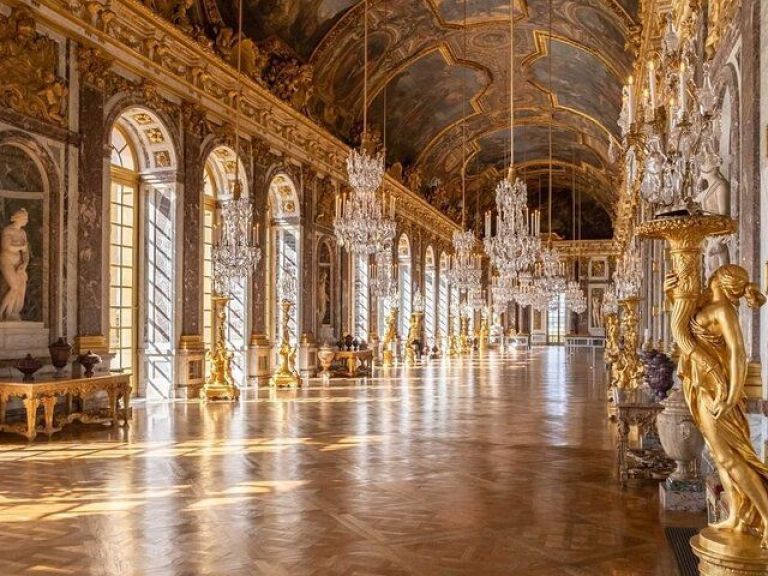 The Versailles Walking Tour Experience.