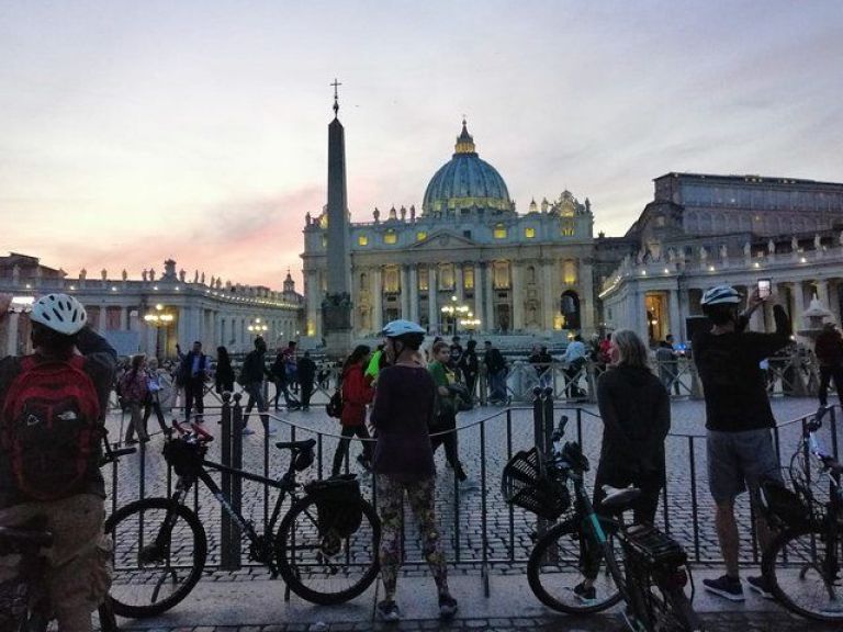 Rome: E-Bike Night Tour