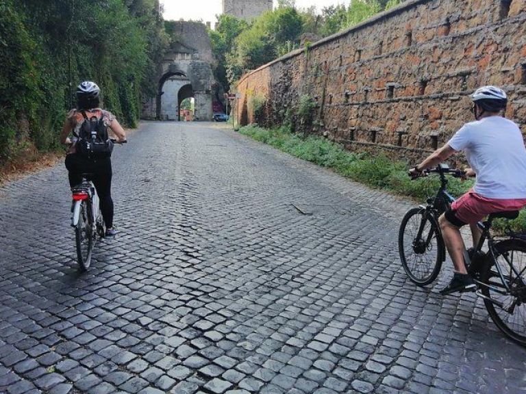 Rome: Oil & Food tastings along the Appian Way by e-Bike.