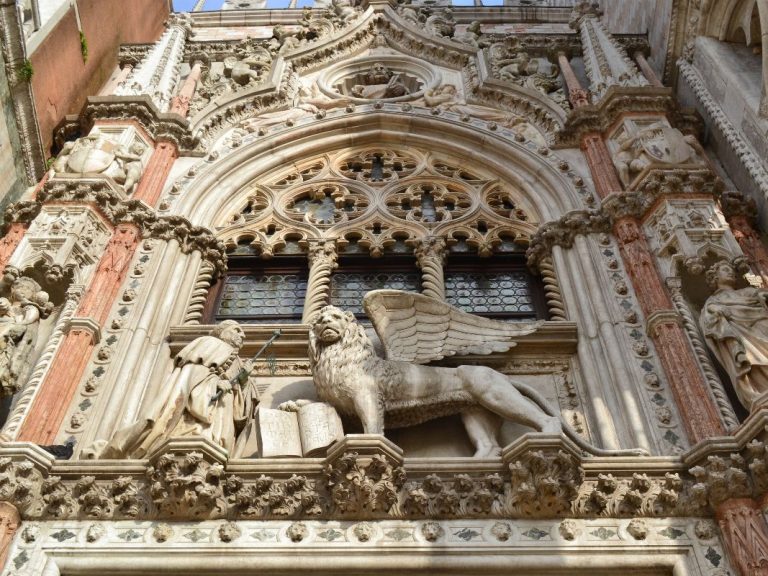 Doge's Palace and Basilica - This fascinating tour start with a visit of Doge’s Palace, where Venice’s history, politics...