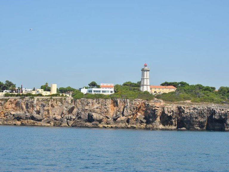 Cascais Private Sailing - During the 2-Hours Sailing Cruise in Cascais with drinks, you will Start your cruise from Cascais...