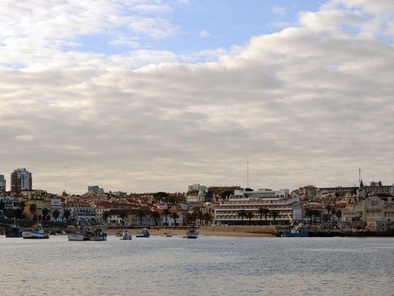 Cascais Private Sailing Cruise - Start your cruise from Cascais and enjoy the beautiful coastline aboard a new sailboat.