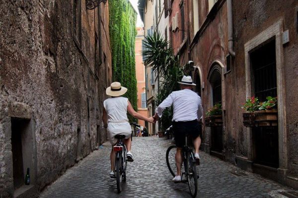 Rome e-bike tour: City center with optional attraction combo