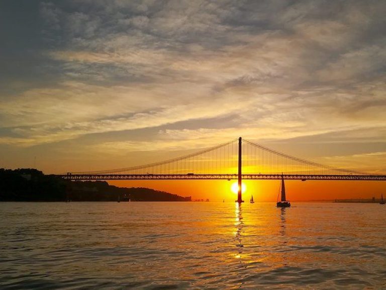 Lisbon Best Sunset Sailing Cruise
