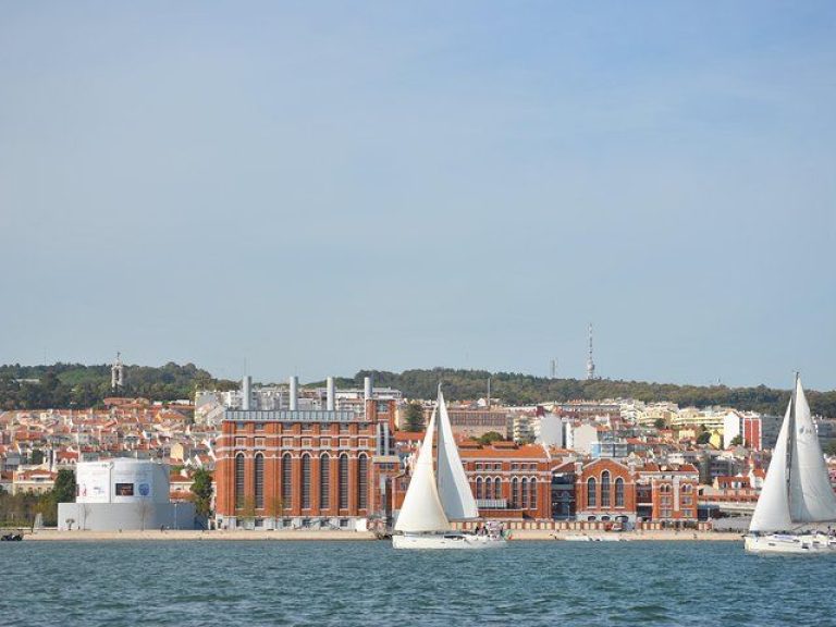 Lisbon Old town Sailng Cruise