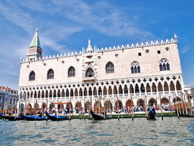 Doge's Palace and Basilica - This fascinating tour start with a visit of Doge’s Palace, where Venice’s history, politics...