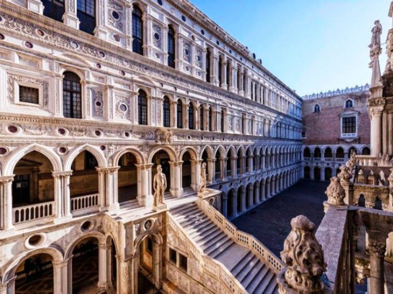 Doge's Palace and Secret Trails - The Doge’s Palace features picturesque oriental walls enclosing two different aspects of...