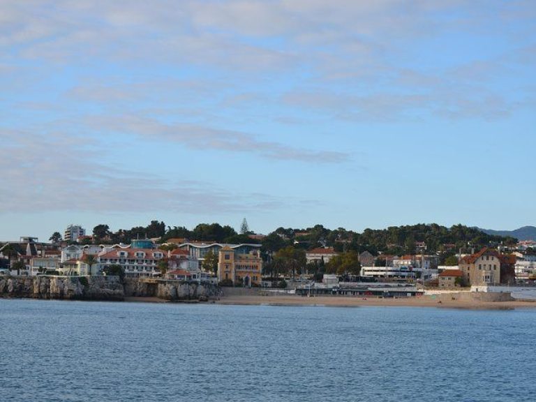 Cascais Private Sailing - During the 2-Hours Sailing Cruise in Cascais with drinks, you will Start your cruise from Cascais...