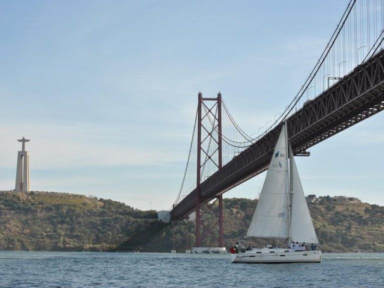 Lisbon Old town Sailng Cruise