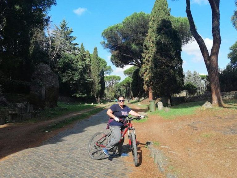 Rome: Oil & Food tastings along the Appian Way by e-Bike.