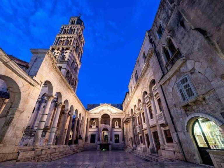 Walking Tour in Diocletian's Palace