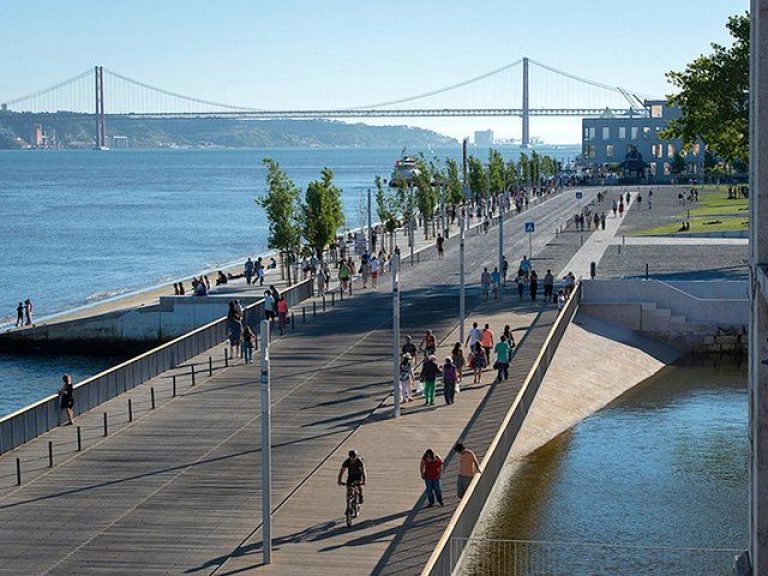 Riverside Segway Tour - Wanna do more? Go hardcore and follow the Tagus river on a 2.5-hour tour highlighting the river’s...