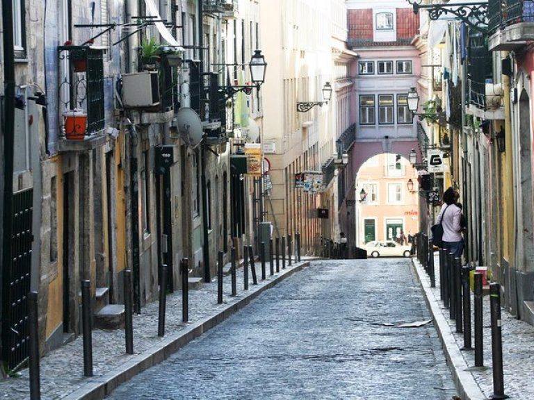 Old Town Tuk Tuk Tour - Explore the charming streets and alleys of Lisbon's old town on an exciting Sitway and tuk-tuk tour.