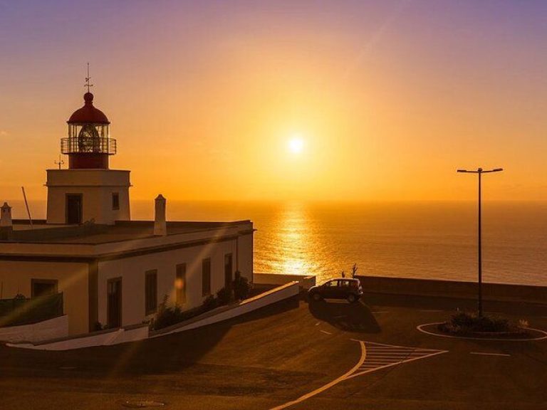 Sunset Guided Tour to Pico do Arieiro - We pick you up directly in your hotel or accommodation around 5 pm (6h30 pm on summer)