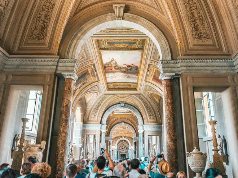 Skip-the-Line Ticket: Vatican Museum and Sistine Chapel - EASY MEETING POINT NEAR THE VATICAN MUSEUMS' ENTRANCE...