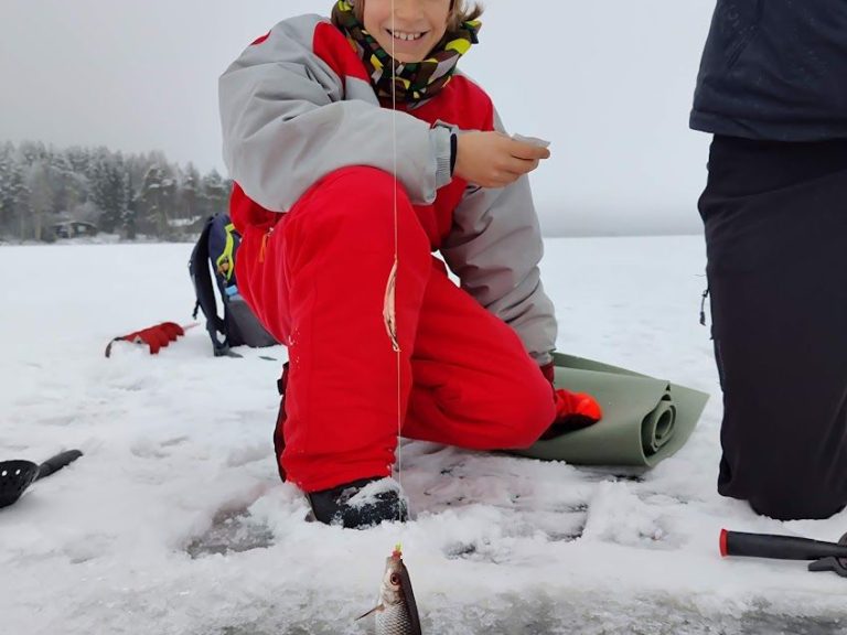 Ice fishing trip - Join real fishing professionals, because we are Arctic Fishing company! Go with skilled fishing guides...