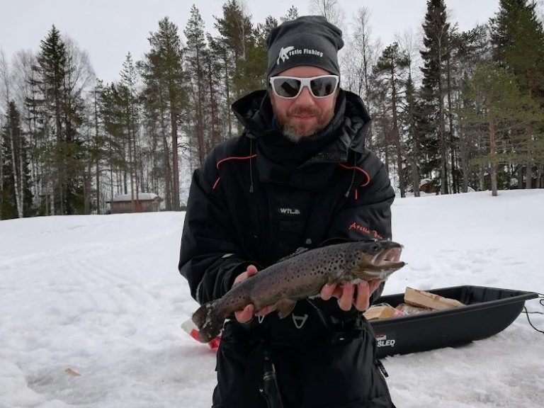 Ice fishing trip - Join real fishing professionals, because we are Arctic Fishing company! Go with skilled fishing guides...