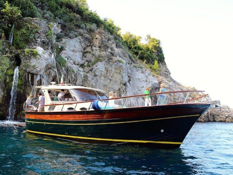 Amalfi coast boat tour - Meeting point at 7:00 am at Termini train station (Rome)* and departure with high-speed train for...