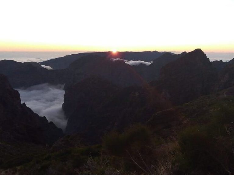 Sunset Guided Tour to Pico do Arieiro - We pick you up directly in your hotel or accommodation around 5 pm (6h30 pm on summer)