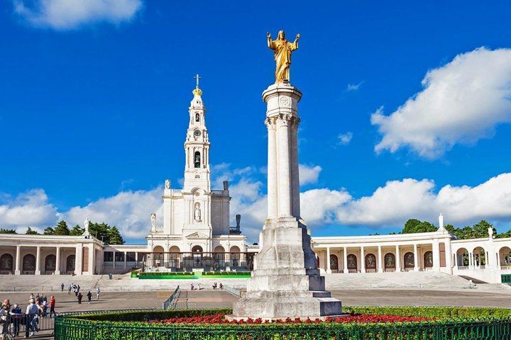 Fatima and Tomar Private - Fátima is one of the most important shrines in the world dedicated to the Virgin Mary.