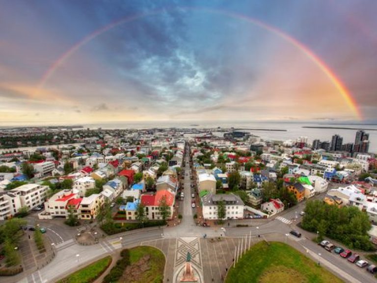 Reykjavik Driving Tour - We are excited to offer you a private Reykjavik 3-hour driving tour, where you'll see the best of the city with a knowledgeable local guide.