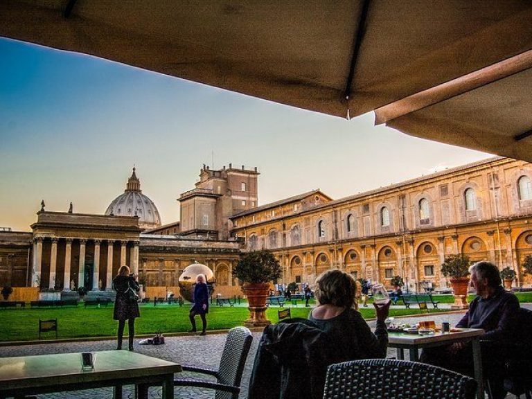 Skip-the-Line Ticket: Vatican Museum and Sistine Chapel - EASY MEETING POINT NEAR THE VATICAN MUSEUMS' ENTRANCE...