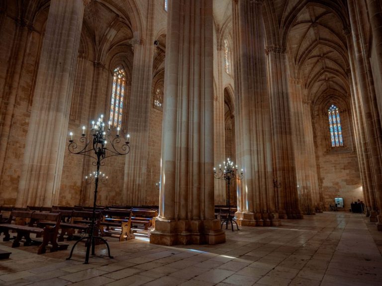 Fátima, Óbidos, Batalha and Nazaré Tour - The center of Portugal is a must-see and we put together the best iconic sites for...