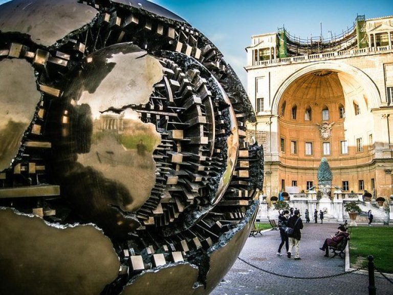 Skip-the-Line Ticket: Vatican Museum and Sistine Chapel - EASY MEETING POINT NEAR THE VATICAN MUSEUMS' ENTRANCE...