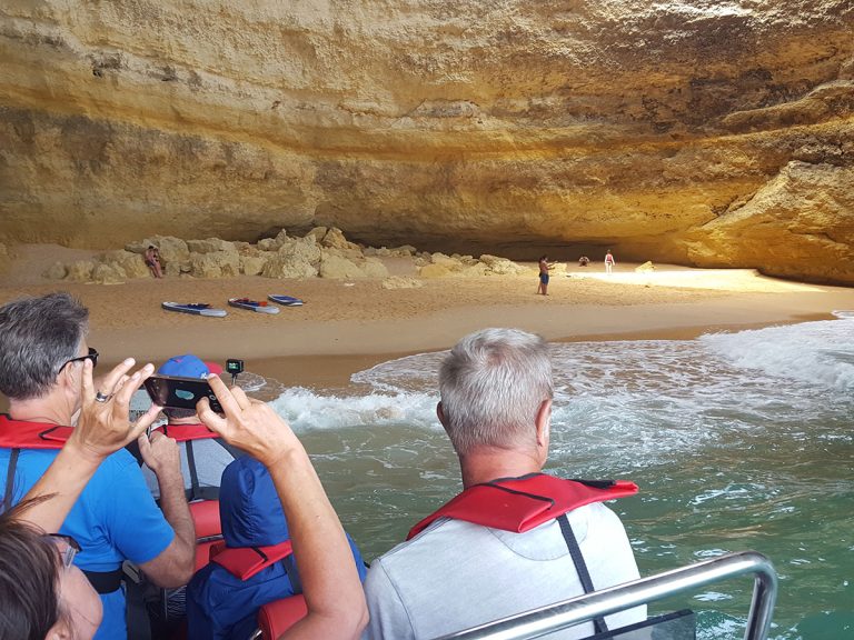 Benagil Cave Tour + Dolphin watching - Do you want to see the most famous cave in Portugal but are you also an animal lover...