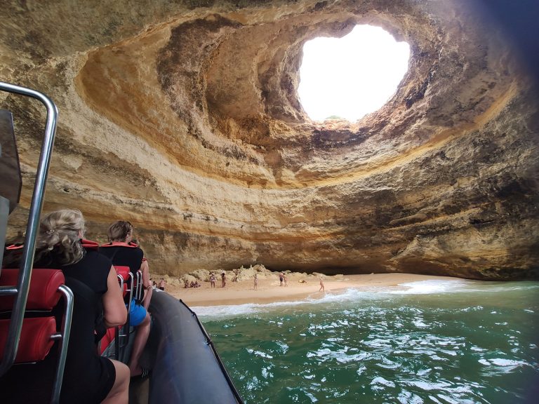 Benagil Cave Tour + Dolphin watching - Do you want to see the most famous cave in Portugal but are you also an animal lover...
