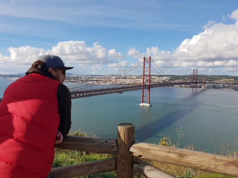 Arrábida Tour - Wondering what is on the other side of Tejo River? Two beautiful bridges, and where are they leading to?